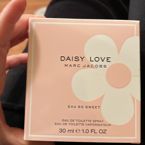 Daisy love by mark Jacob 1 oz. 30ml - Picture 2 of 3